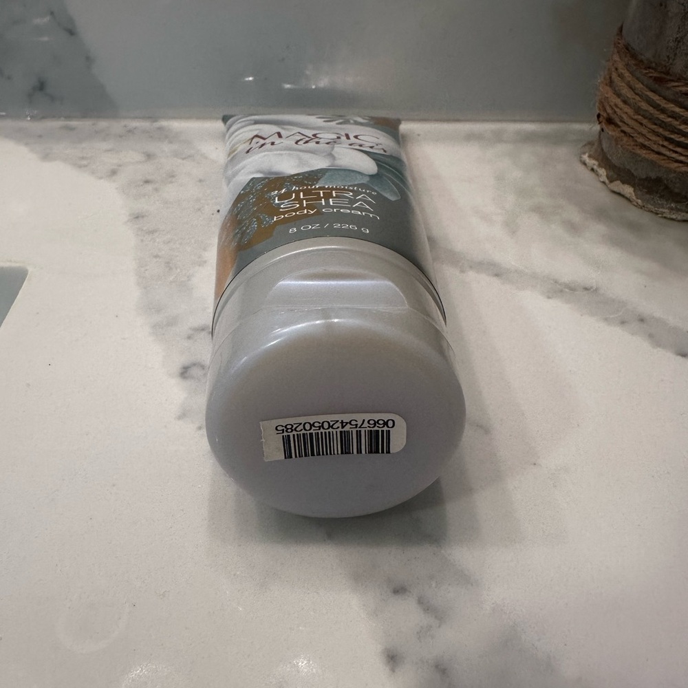 Bath & Body Works magic in the air 24 hour ultra shea body cream 8oz - Picture 6 of 9